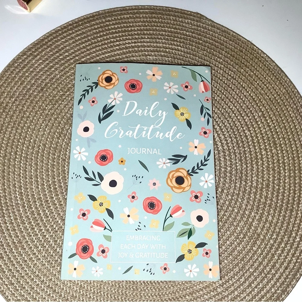 < NEW Daily Gratitude Journal >